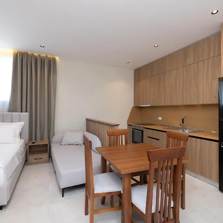 Aparthotel Aluor *
