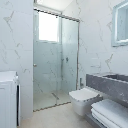 Aparthotel Aluor Vlorë