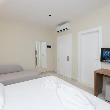 Aparthotel Aluor Vlorë