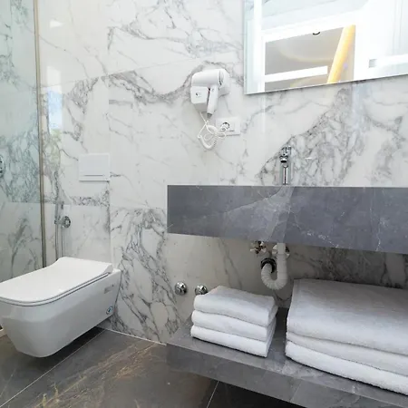 Aparthotel Aluor Vlorë